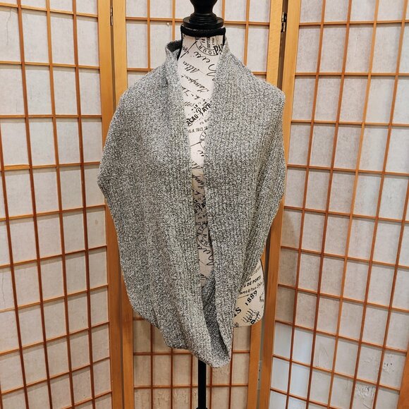 New Haven The Snood Scarf, One Size, Excellent Used Condition! (EUC) - Picture 4 of 5